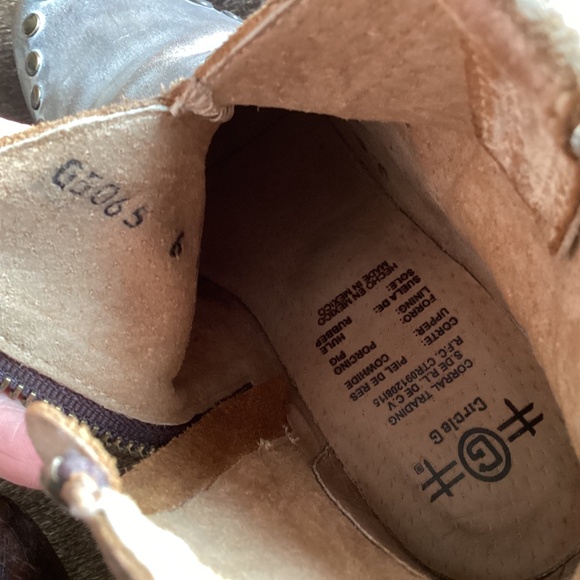 Circle G By Corral Boots White Wash Rivet Detail Low Top Boots - Picture 7 of 12